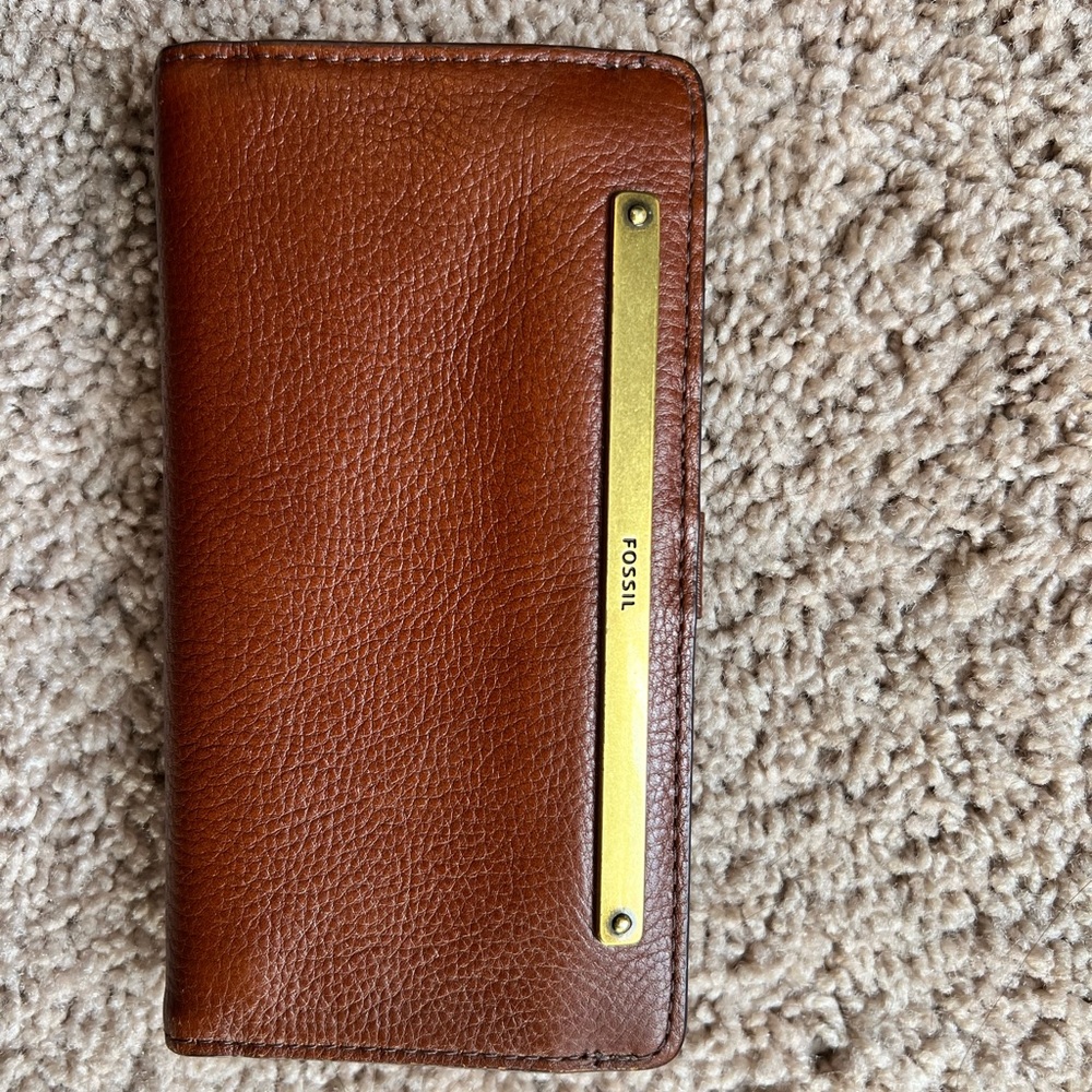 Fossil women’s wallet